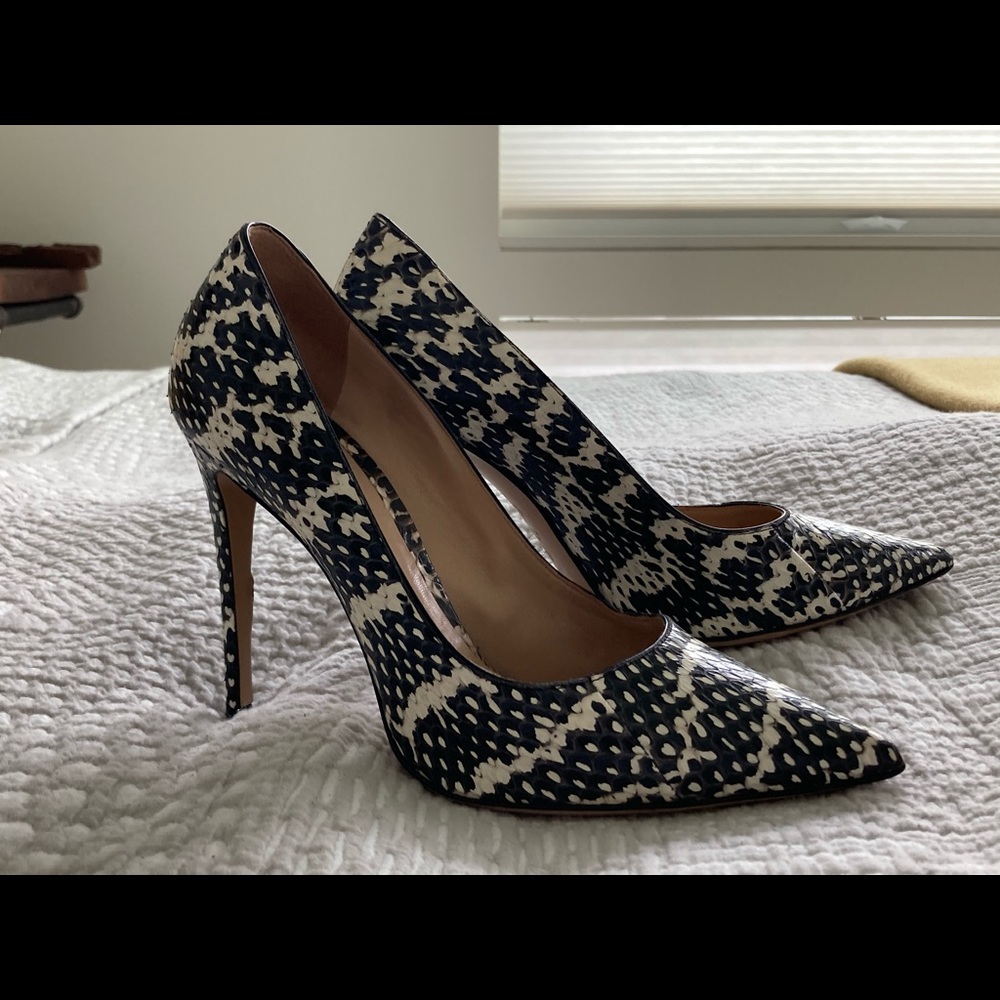 MGemi Black and White Pumps Size 39
